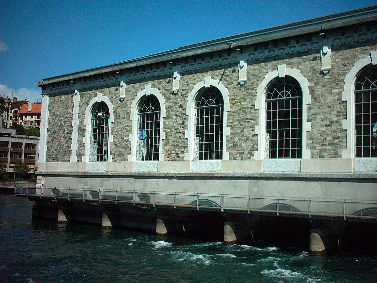 Coursives de la passerelle du bâtiment des Forces Motrices