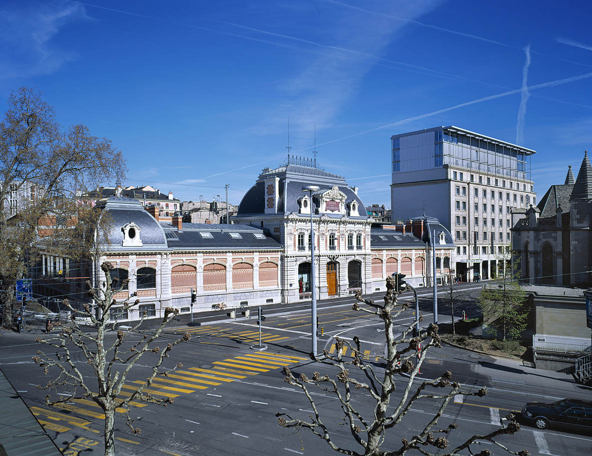 Façade de la HEAD Genève vue du carrefour