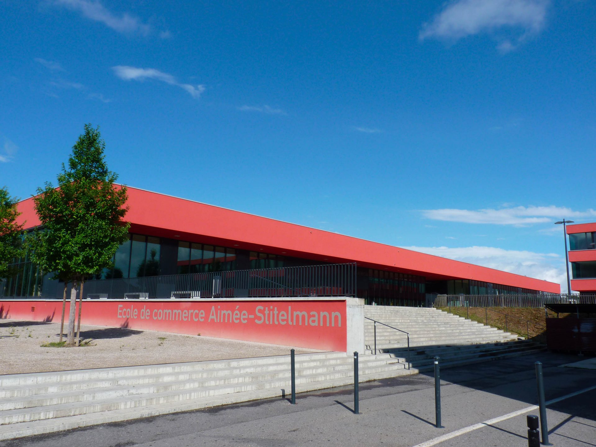 Entrée de l'école de commerce Aimée Stitelmann