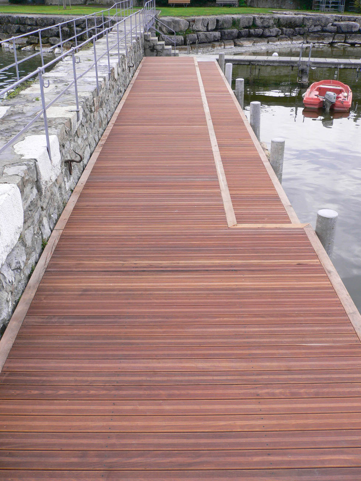 Ponton en bois du débarcadère d'Anières