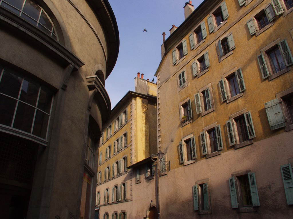 Façade du bâtiment à la rue René Louis Piachaud