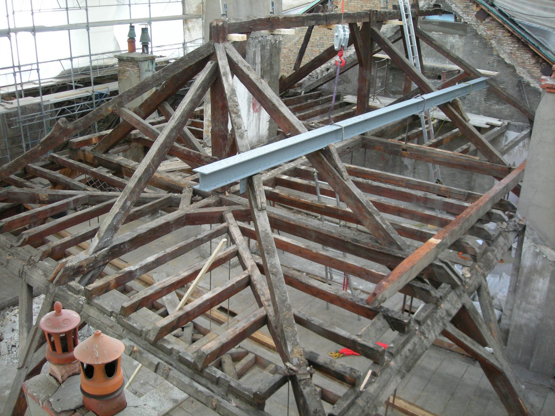 Rénovation de la charpente du bâtiment à la rue René Louis Piachaud