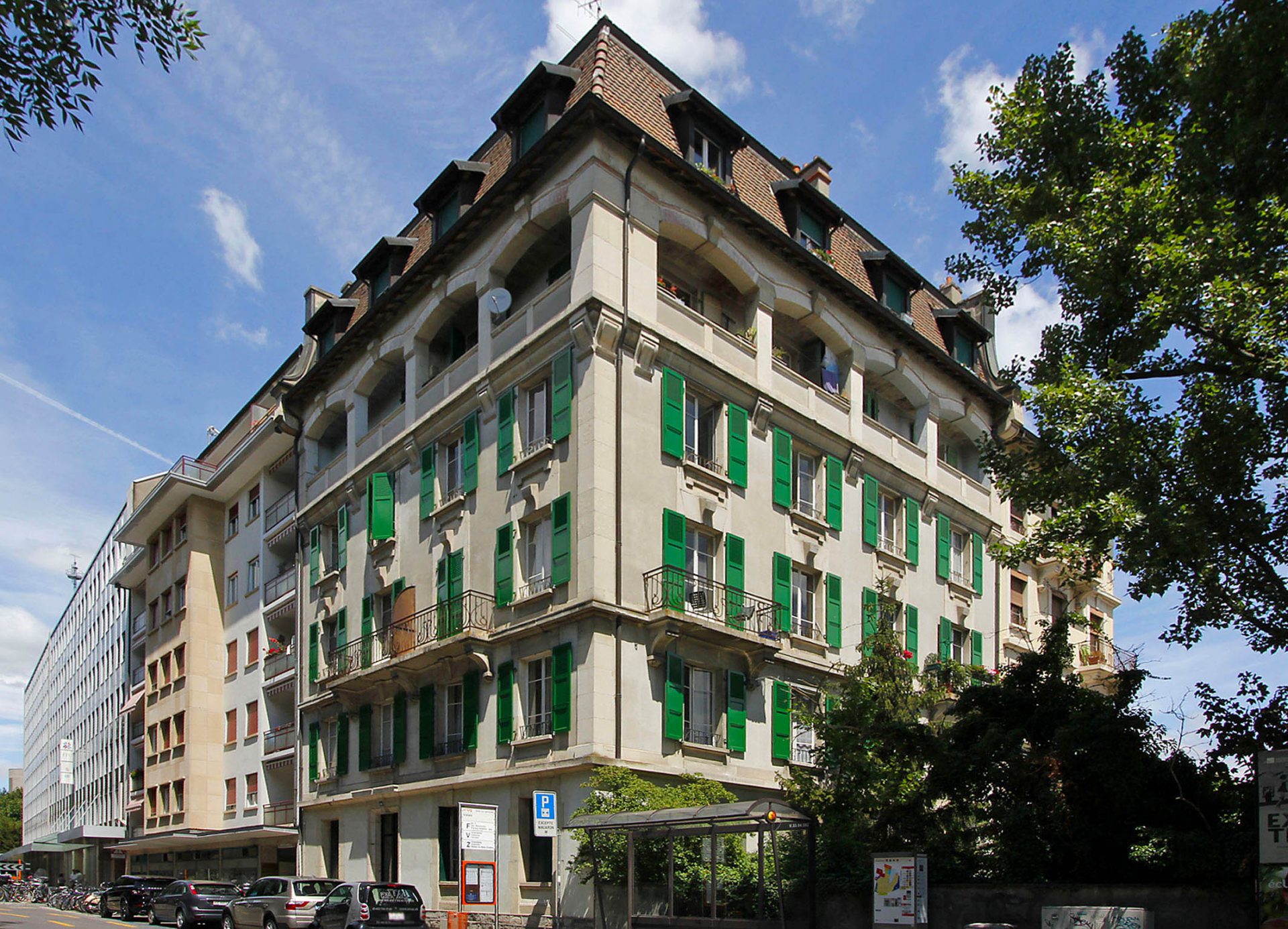 Façade de l'immeuble d'habitation à la rue Montbrillant 50