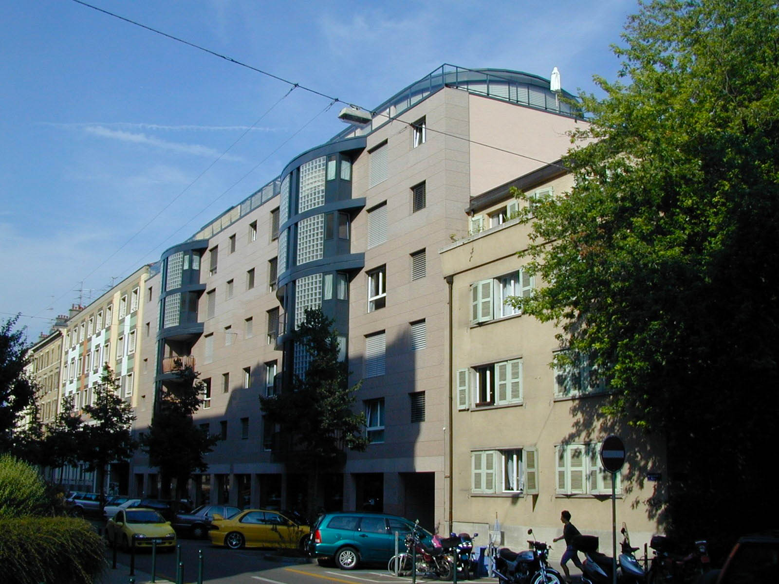 Façcade de l'immeuble d'habitation au Boulevard de la Cluse