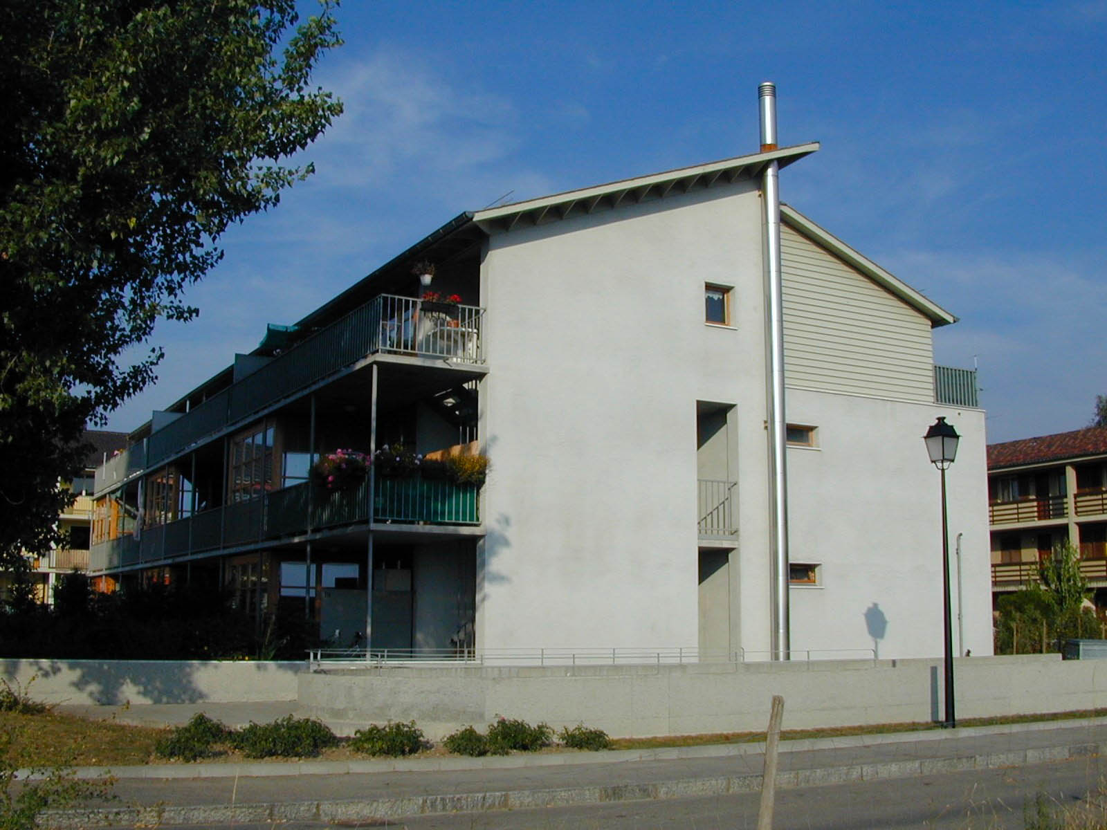 Façade de l'immeuble d'habitation au chemin de la Rétuelle